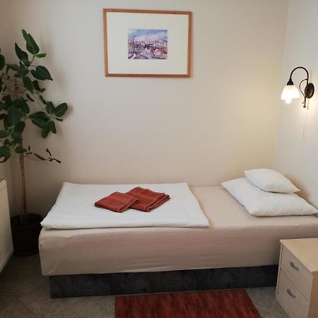 Polus Pension Sopron Extérieur photo