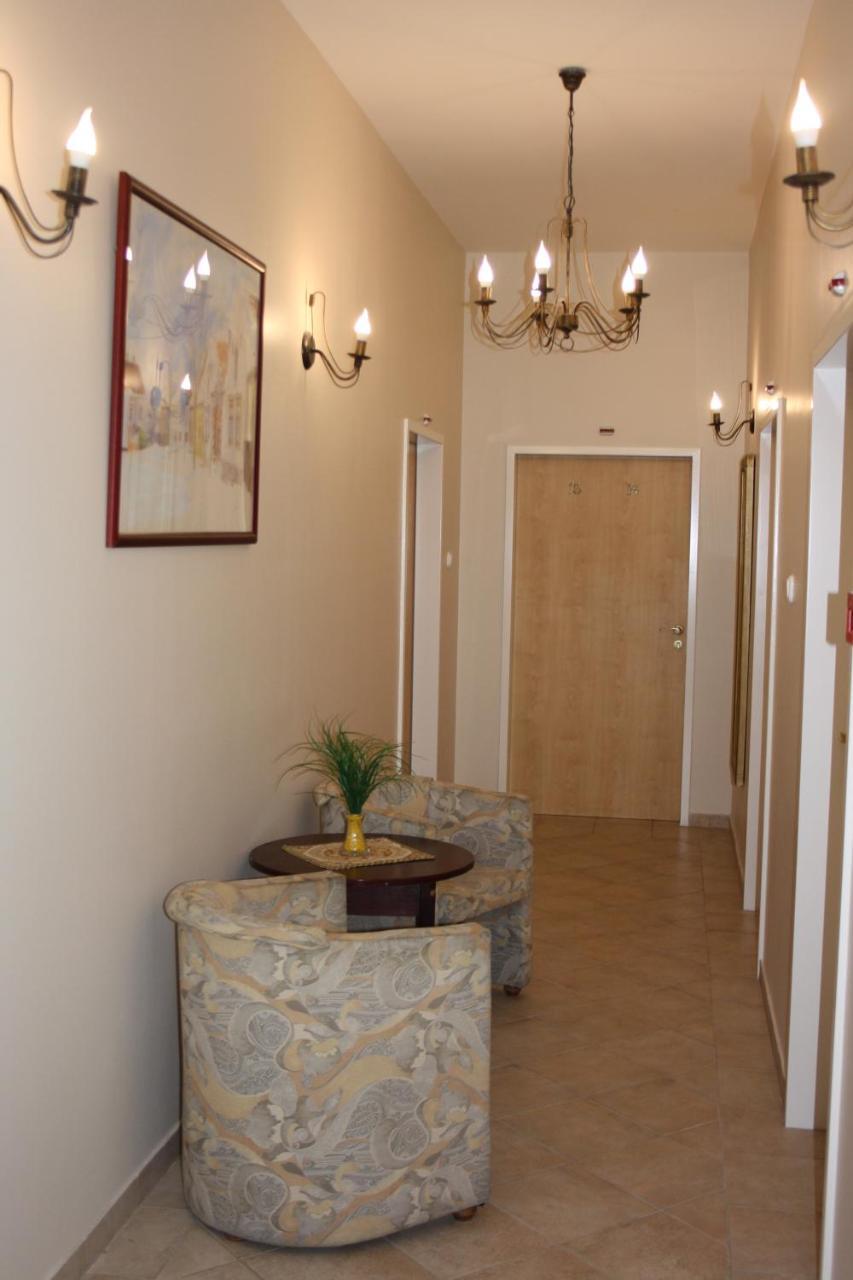 Polus Pension Sopron Extérieur photo