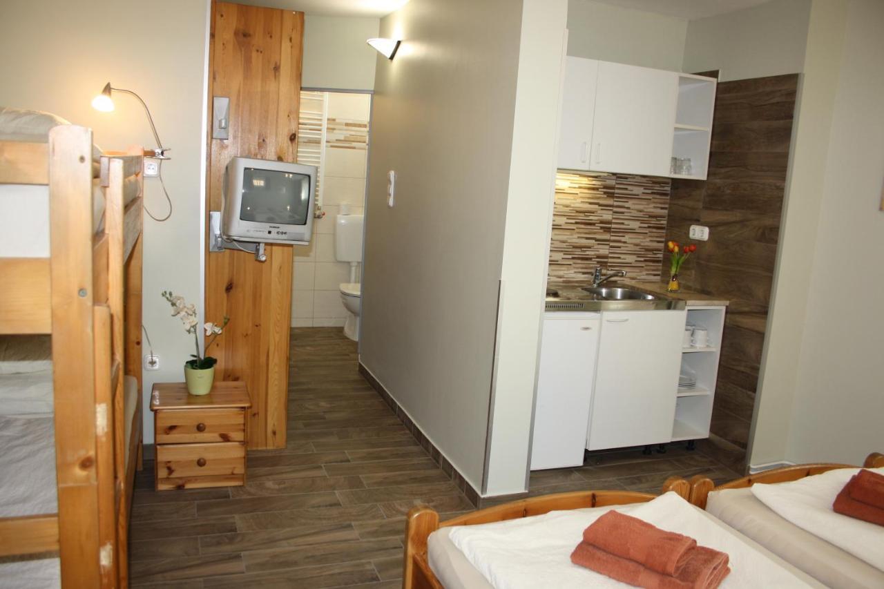 Polus Pension Sopron Extérieur photo