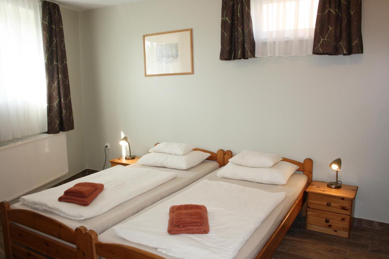 Polus Pension Sopron Extérieur photo