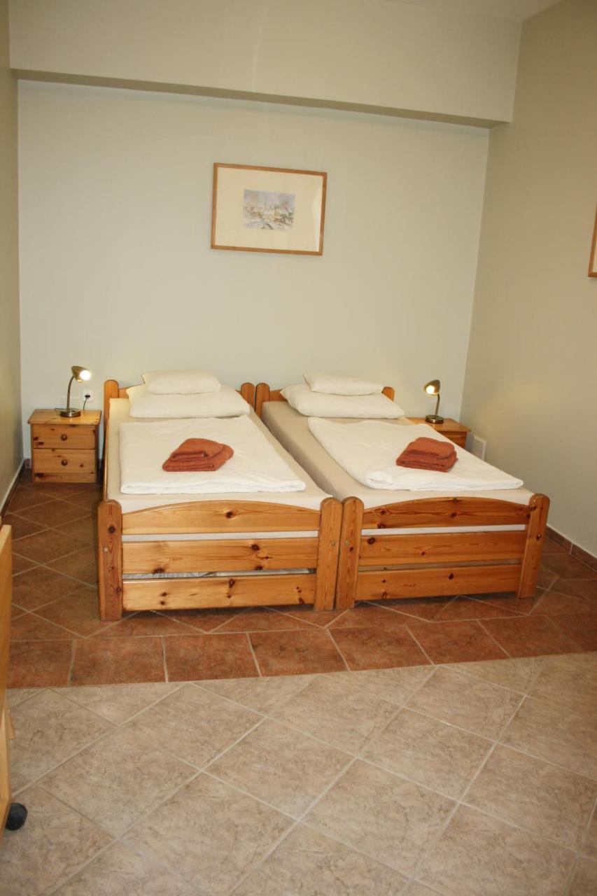 Polus Pension Sopron Extérieur photo