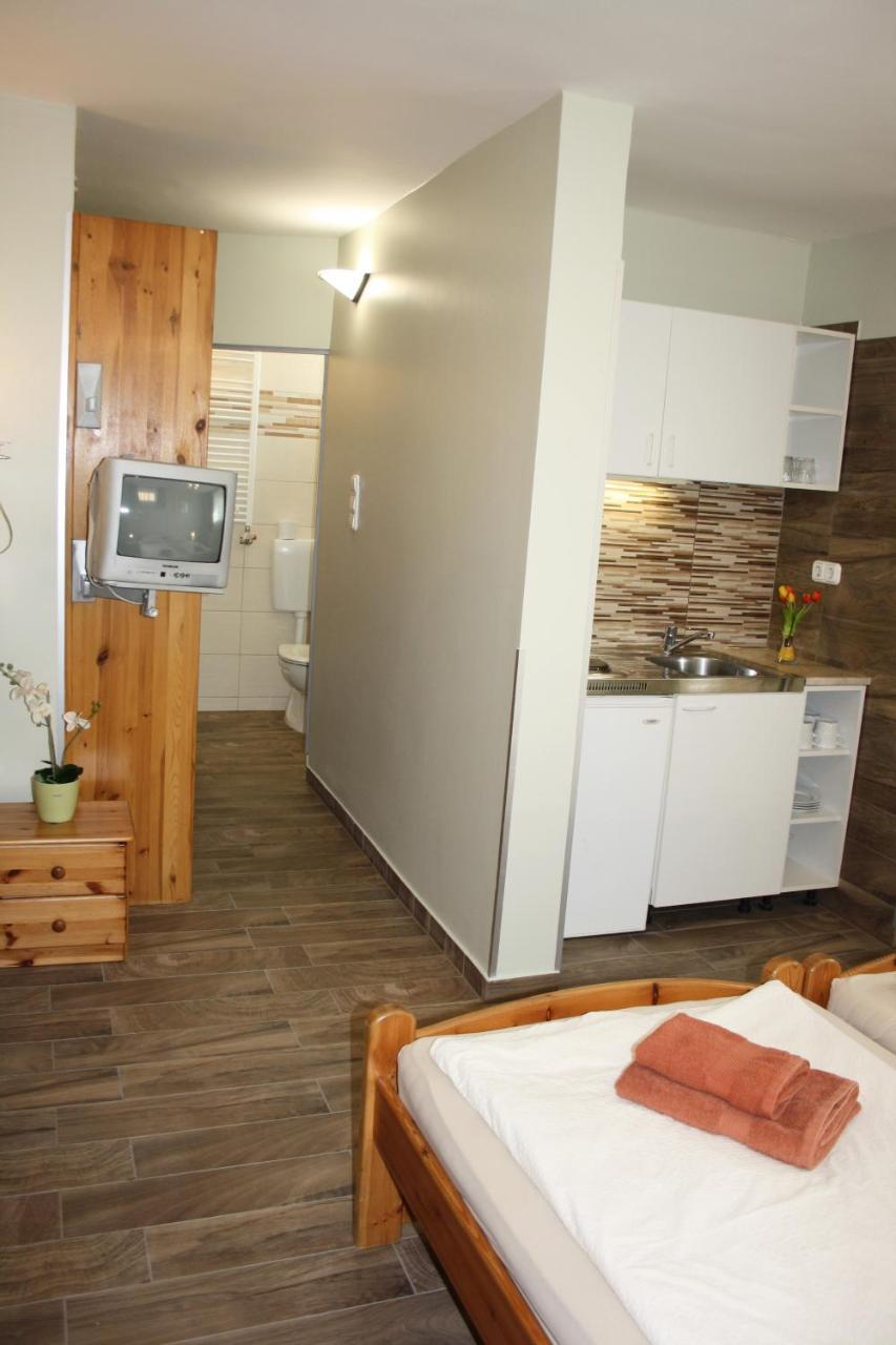 Polus Pension Sopron Extérieur photo