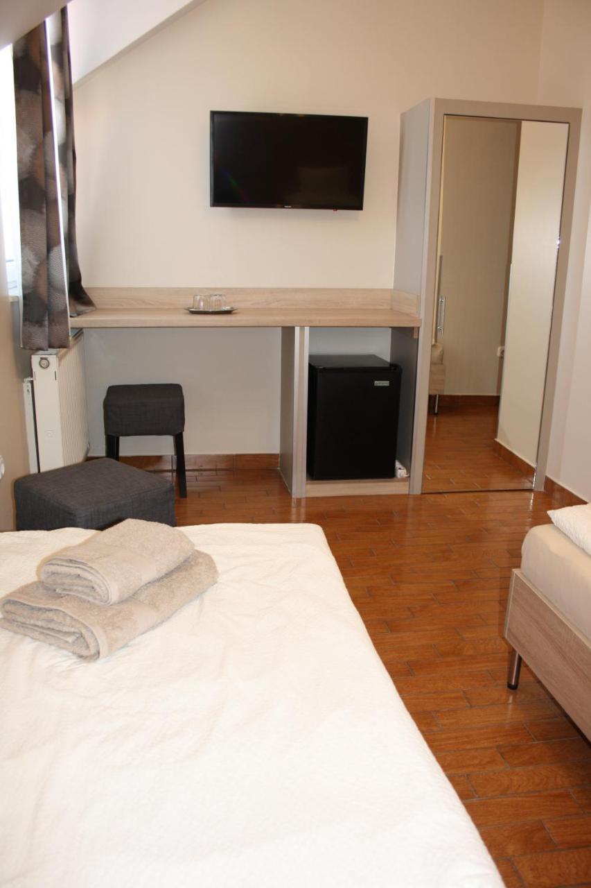 Polus Pension Sopron Extérieur photo