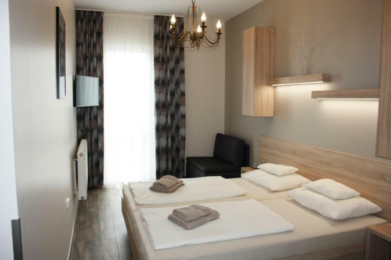 Polus Pension Sopron Extérieur photo