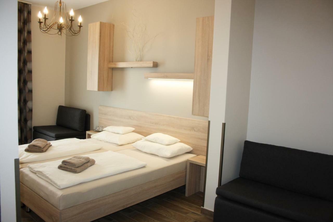 Polus Pension Sopron Extérieur photo