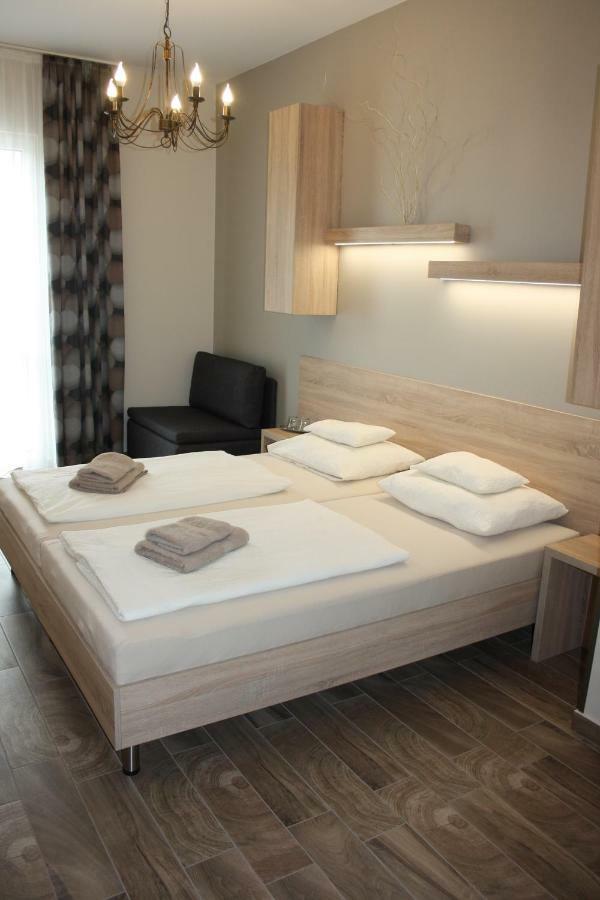 Polus Pension Sopron Extérieur photo