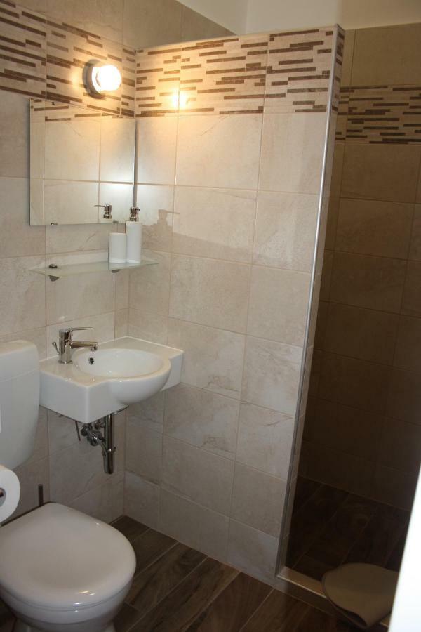 Polus Pension Sopron Extérieur photo