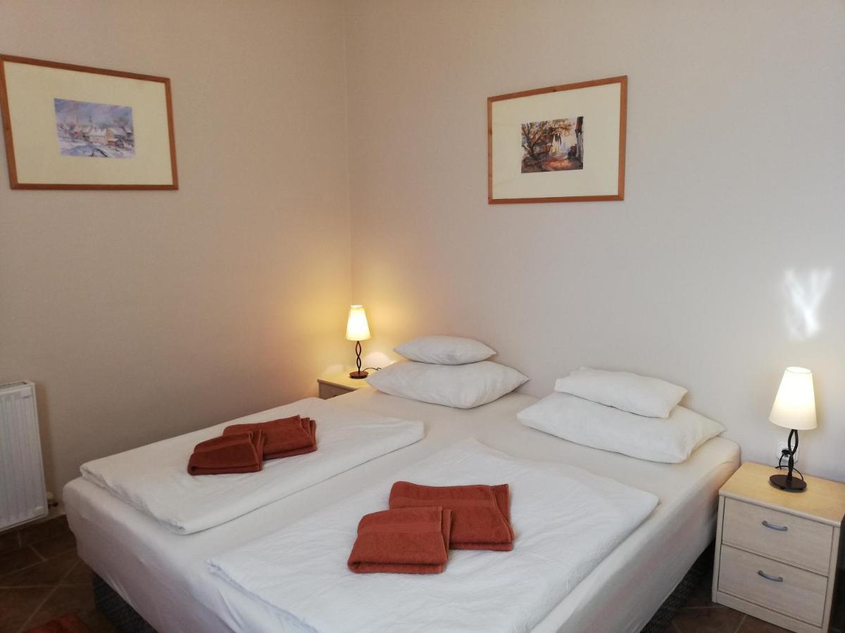 Polus Pension Sopron Extérieur photo